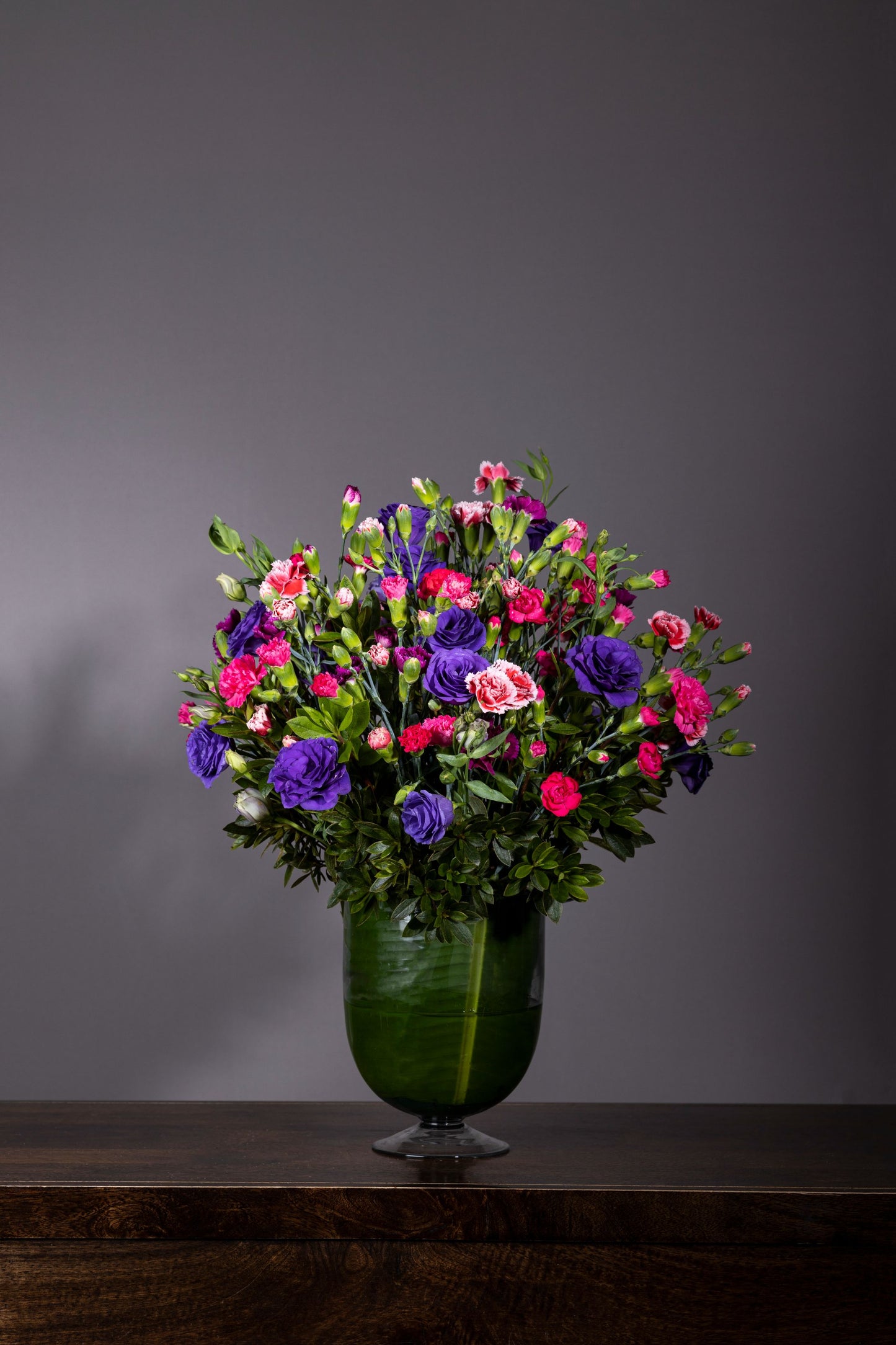 OCEAN OF JOY – Elegant Spray Carnations & Eustoma bouquet in a custom glass bell jar | Flower delivery in Bengaluru | Buy flower bouquets online Bengaluru | Same-day flower delivery Bengaluru | Online florist Bengaluru | Order flowers online Bengaluru | Luxury flower bouquet in Bengaluru