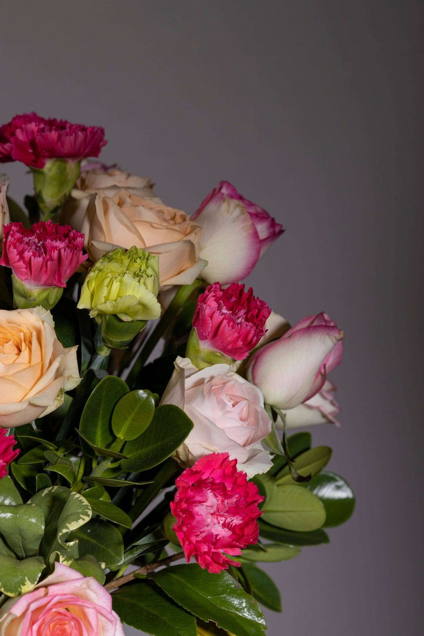 MELLOW bouquet | Dark Carnation stems and pastel Roses in lemony yellow metal can | Flower delivery in Bengaluru | Buy flower bouquets online Bengaluru | Same-day flower delivery Bengaluru | Online florist Bengaluru | Order flowers online Bengaluru | Luxury flower bouquet in Bengaluru