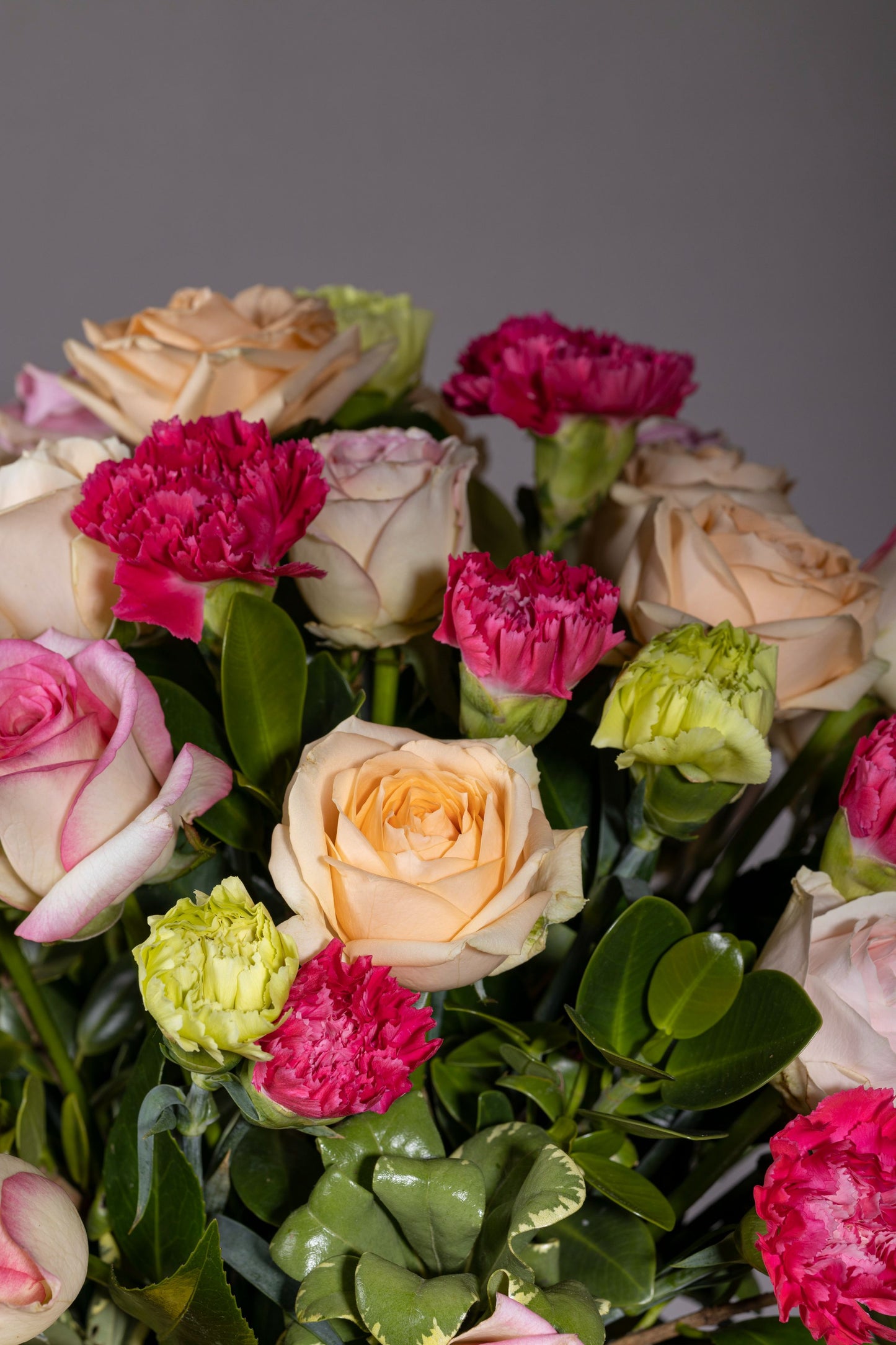 MELLOW bouquet | Dark Carnation stems and pastel Roses in lemony yellow metal can | Flower delivery in Bengaluru | Buy flower bouquets online Bengaluru | Same-day flower delivery Bengaluru | Online florist Bengaluru | Order flowers online Bengaluru | Luxury flower bouquet in Bengaluru