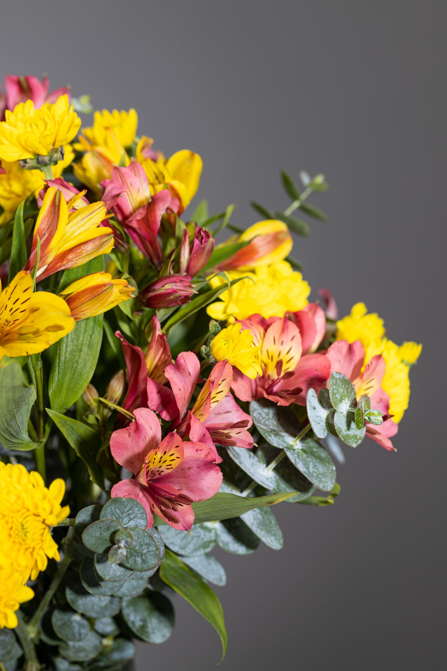 AUTUMN EMBRACE - A stylish leaf-lined glass vase beautifully arranged with vibrant Yellow Chrysanthemums and Alstroemeria, capturing the warm essence of autumn. Perfect for Birthdays, Anniversaries, Thank You, Congratulations, and New Baby. Flower delivery in Bengaluru, Buy flower bouquets online in Bengaluru, Same-day flower delivery Bengaluru, Online florist Bengaluru, Order flowers online Bengaluru, Luxury flower bouquet in Bengaluru