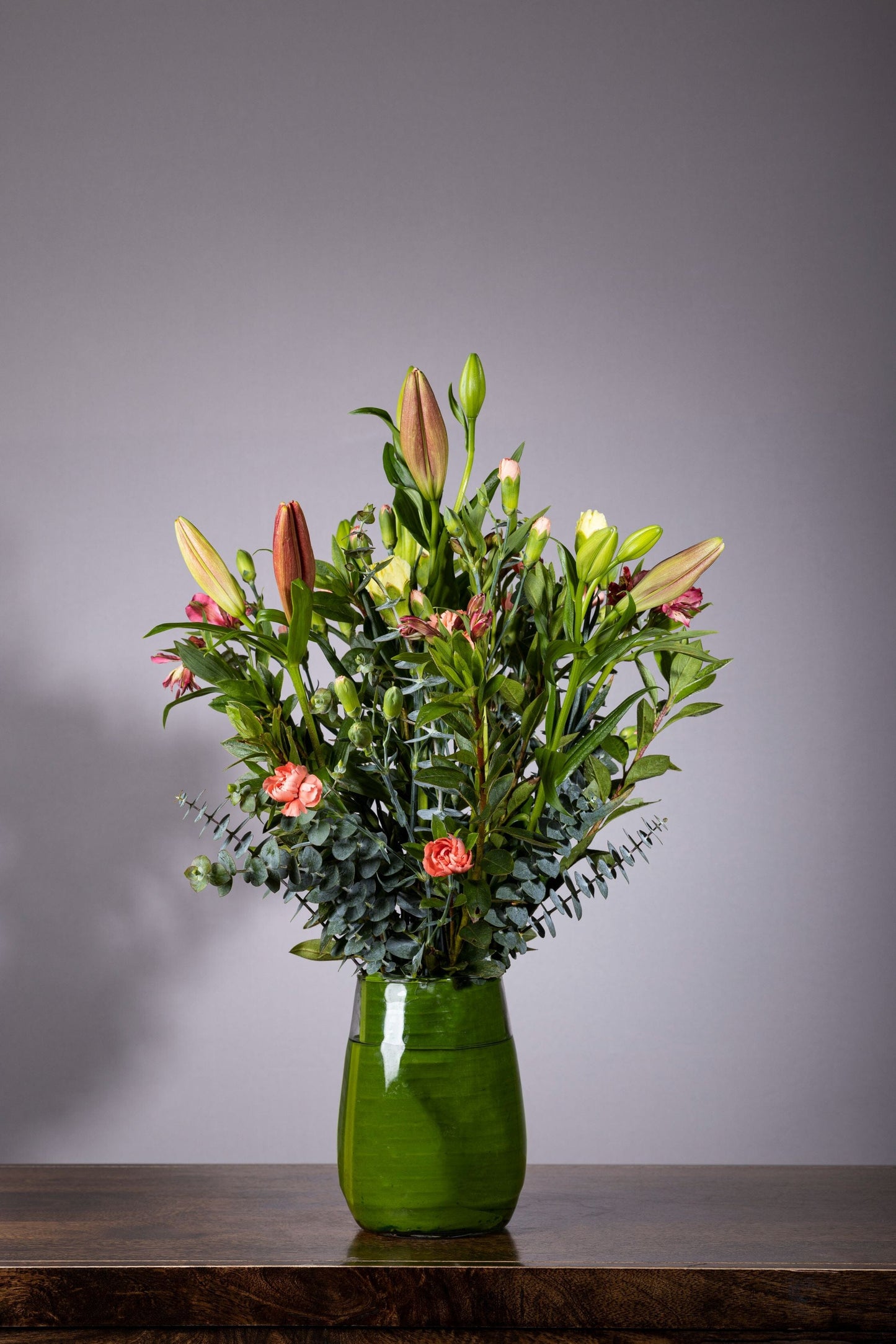 GRACIOUS | Best bouquet flowers in Bengaluru ohanafineflowers: Same-day delivery featuring lush Asiatic Red Lilies and baby Chrysanthemum flowers in a custom glass container, perfect for Birthdays, Anniversaries, Thank You, and Congratulations gifts