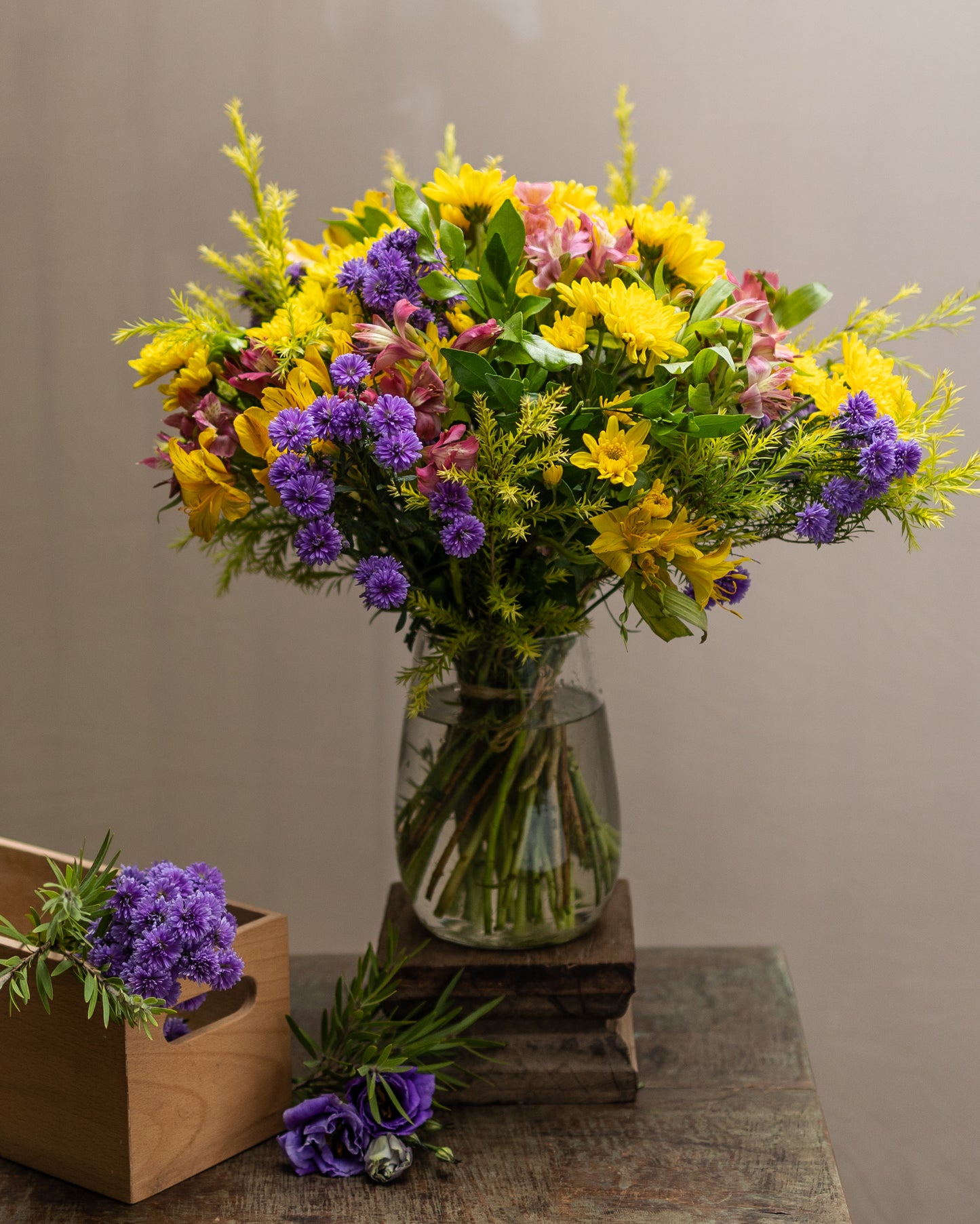 alstroemeria-and-chrysanthemum-blue-daisies-flower-bouquet